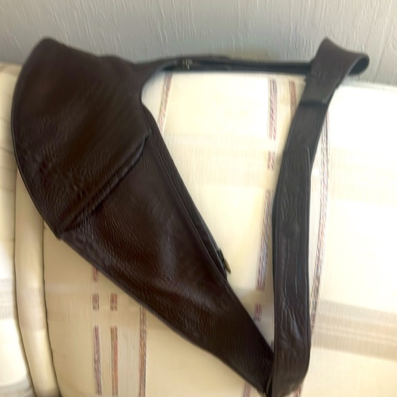 SASH Slingbag - Picture 3 of 7